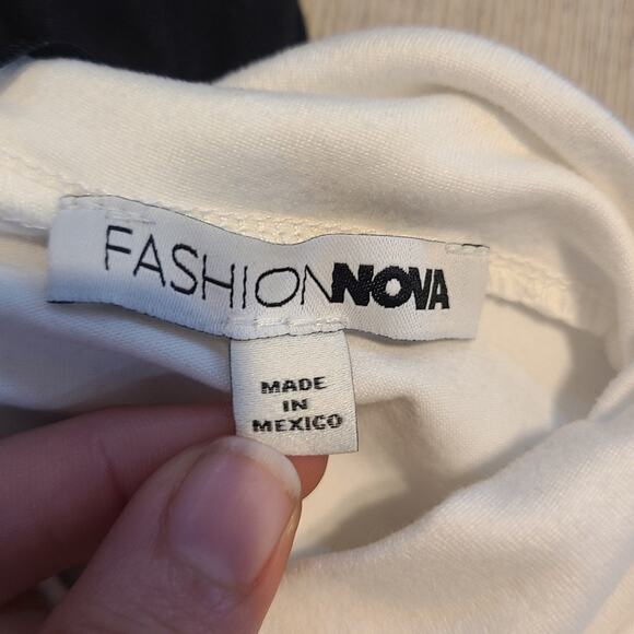 Fashion nova small womens tie open front romper - Picture 4 of 7